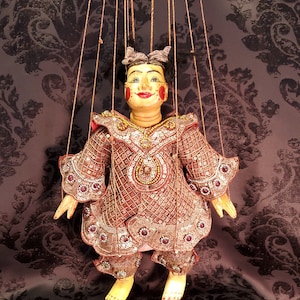 Antique & RARE Myanmar Puppet &#39;YOUNG GIRL&#39; Burmese Hand Carved Wooden String Marionette Absolutely Beautiful Theatrical Yoke Thé Wall Art!