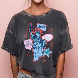 Estátua da Liberdade de 4 de julho PNG, 1776 PNG, EUA PNG, América 4 de julho PNG Design, Graffiti América PNG, Bandeira da América dos EUA, Garota americana png