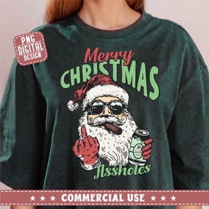Feliz Natal Idiotas Png, Engraçado Papai Noel png, Tendência natal png, Papai Noel bebe cerveja, Papai Noel Dedo Médio Png design