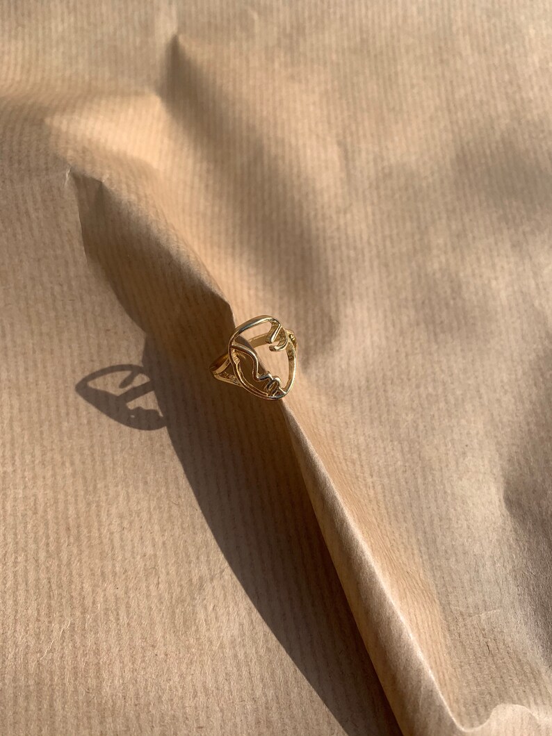 fully adjustable ring modern minimalism art gold coloured trendy Line Drawing Face Ring line drawing of woman/'s face clean lines