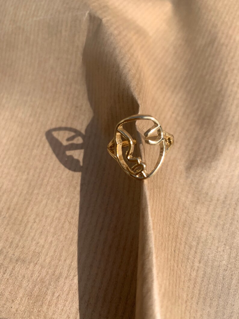 fully adjustable ring modern minimalism art gold coloured trendy Line Drawing Face Ring line drawing of woman/'s face clean lines
