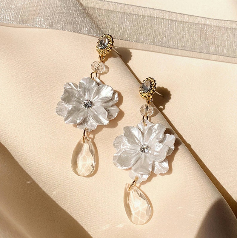 Gift Cubic Point Dangle Earring White Flower Earring