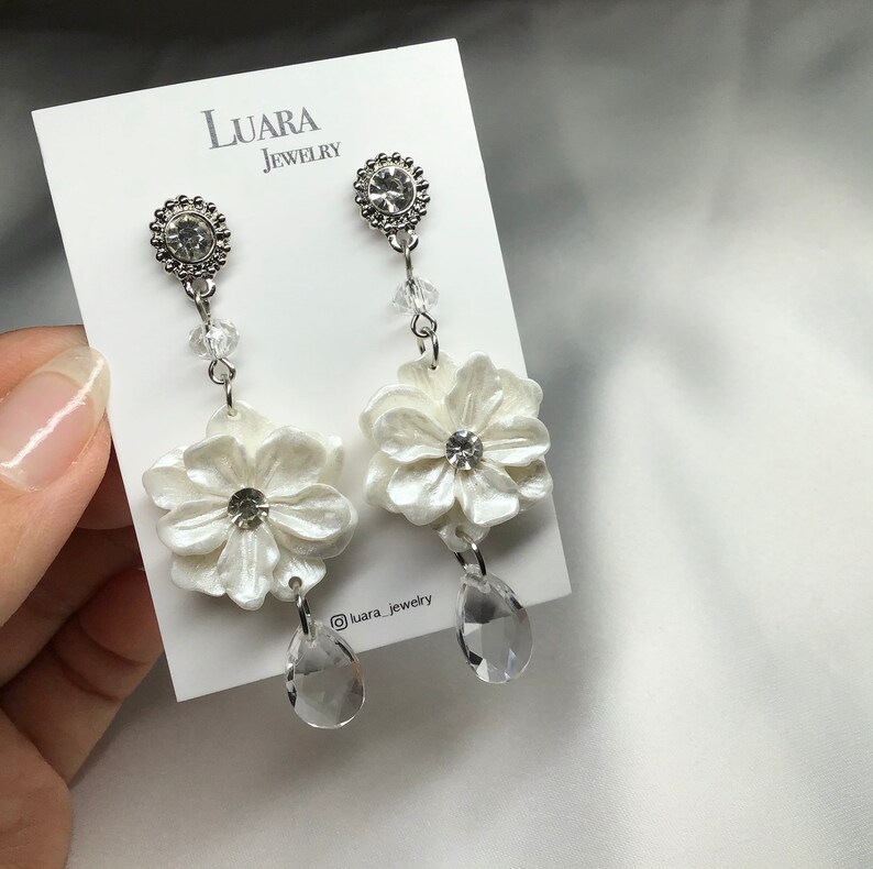 Gift Cubic Point Dangle Earring White Flower Earring