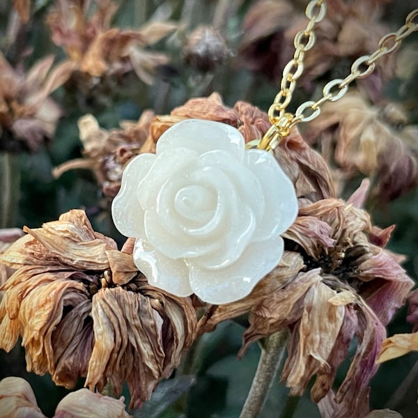 Rose breastmilk necklace  [SIMULATION-READ DESCRIPTION]