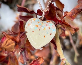 Collar de leche materna con forma de corazón [DESCRIPCIÓN DE LECTURA DE SIMULACIÓN]