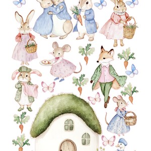 Peut inclure: Illustration aquarelle d'une scène de forêt fantaisiste avec un chalet blanc, un renard, des lapins, des souris et un canard. Le chalet a un toit en herbe verte et une porte brune. Les animaux sont habillés et tiennent des objets comme des paniers, des carottes et des biscuits.