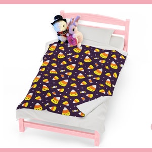 Couverture en peluche en velours mignon et souriant, bonbons au maïs, Halloween amusant ~ par Pinksprinklemagic. Câlin de luxe, design animé mignon Kawaii, confortable