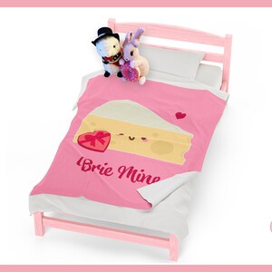 Couverture en peluche Velveteen Brie Mine Cute Valentine Cheesy Pun, Cheese Lover Girlfriend Boyfriend Weeb ~ Par Pinksprinklemagic. Câlin de luxe,