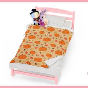 Niedliche Kawaii Herbst Kürbis Tanzen In Blättern ~ Samt Plüsch Decke Von Pinksprinklemagic. Luxus Snuggle, niedliches Kawaii Anime Design, gemütlich