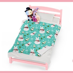 Couverture en peluche en velours, joli lapin, bonhomme de neige, motif d'arbres de Noël d'hiver ~ par Pinksprinklemagic. Câlin de luxe, design animé mignon Kawaii,