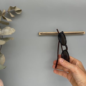 Wall glasses holder made of wood - easy assembly, minimalist & sustainable, sunglasses, glasses storage