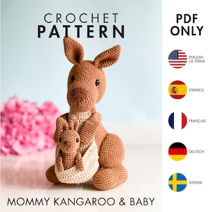 Puede incluir: Un patrón de ganchillo en PDF para un canguro marrón con vientre y bolsa de color crema, que contiene un pequeño canguro bebé. El texto dice CROCHET PATTERN, PDF ONLY y MOMMY KANGAROO & BABY, con iconos para inglés, español, francés, alemán y sueco.