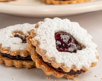 Himbeer-Linzer Kekse: Buttermandel-Shortbread mit kernloser Himbeermarmeladenfüllung