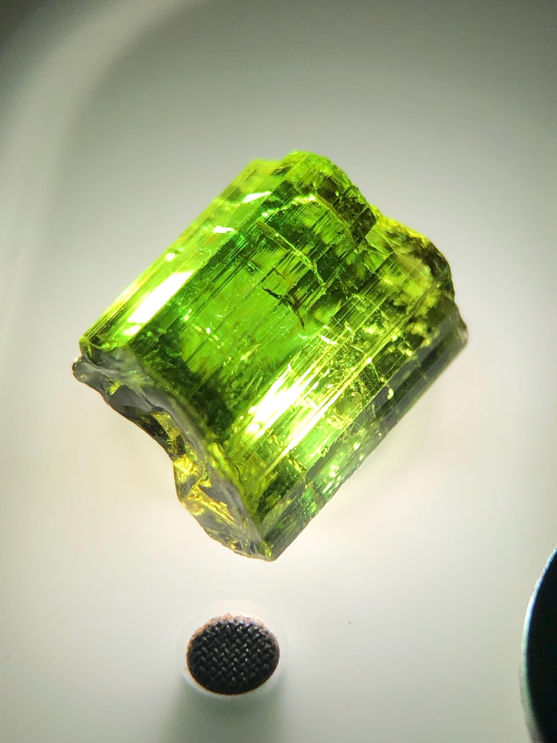 グリーントルマリン原石：2.75カラットの原石 - Etsy 日本