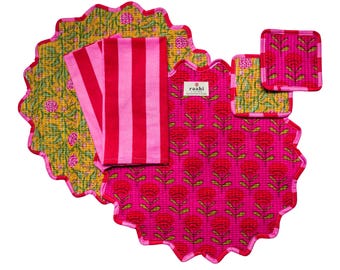 Set di 2 tovagliette all'americana trapuntate con stampa a blocchi rotondi e smerlati / Tovaglie reversibili in cotone con tovaglioli e sottobicchieri / Decorazioni stampate a mano