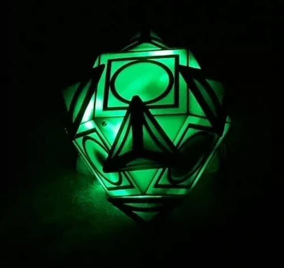 WDW スターウォーズ ジェダイホロクロン Holocron Amazon.com: Galaxy's Edge Star Wars Electronic Jedi Holocron