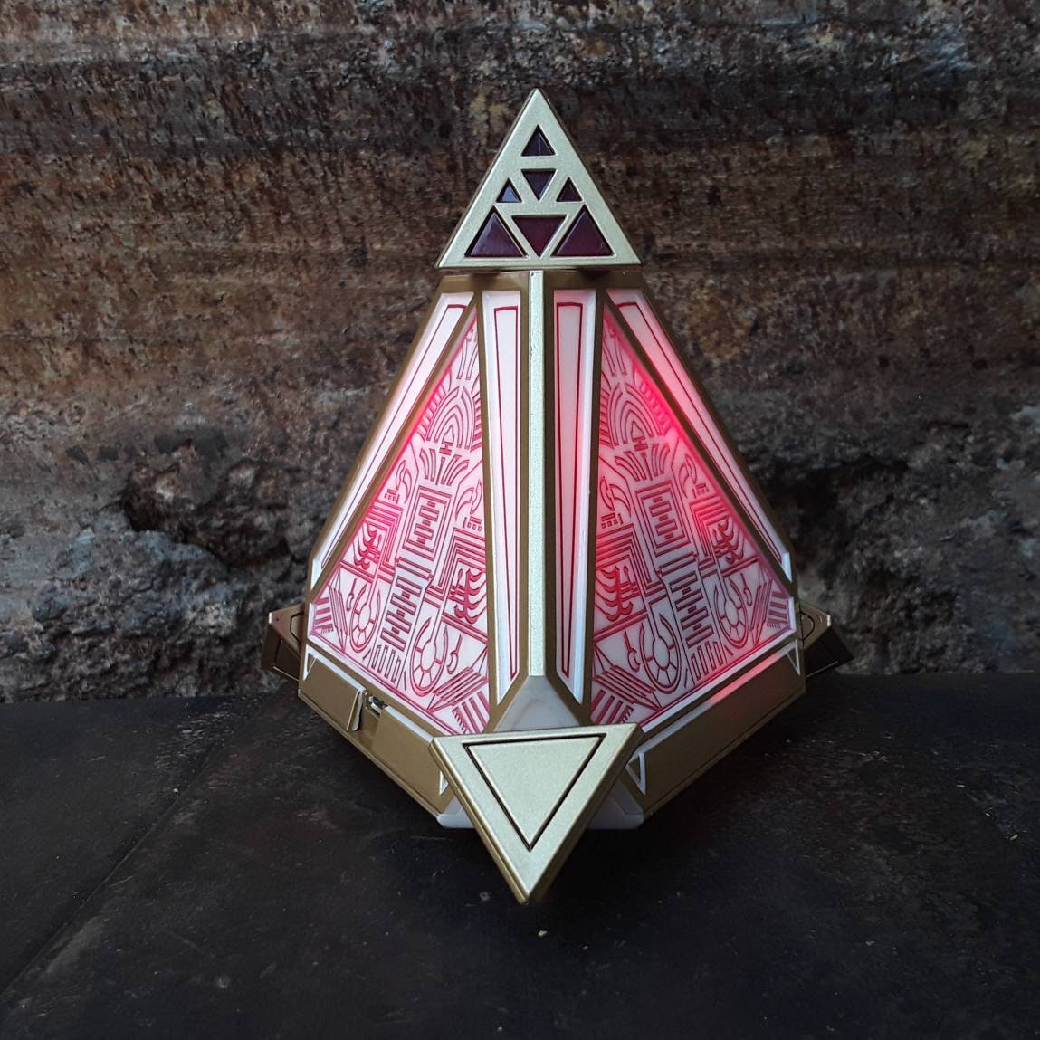 WDW スターウォーズ ジェダイホロクロン Holocron WDW スターウォーズ ジェダイホロクロン Holocron Amazon.com