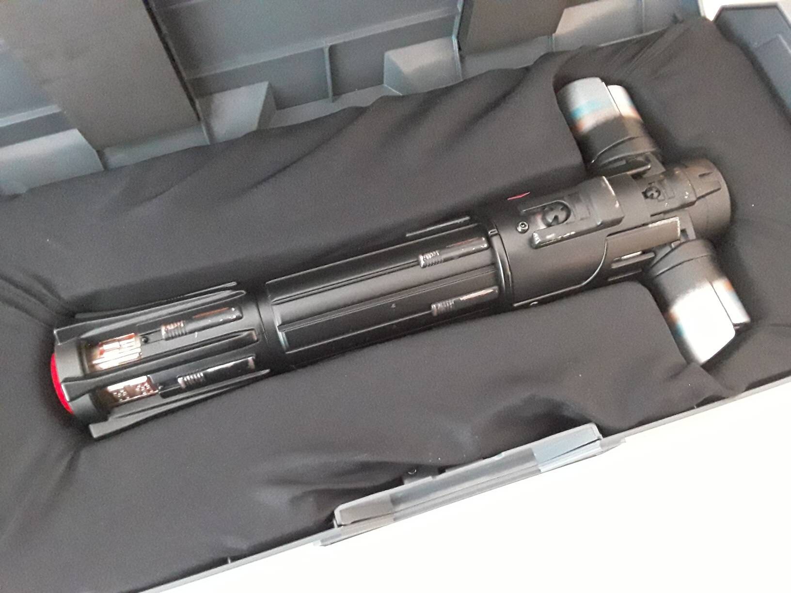 スターウォーズ　カイロレン レガシーライトセーバーヒルト Amazon.co.jp: Galaxy's Edge スターウォーズ カイロ・レン レガシー