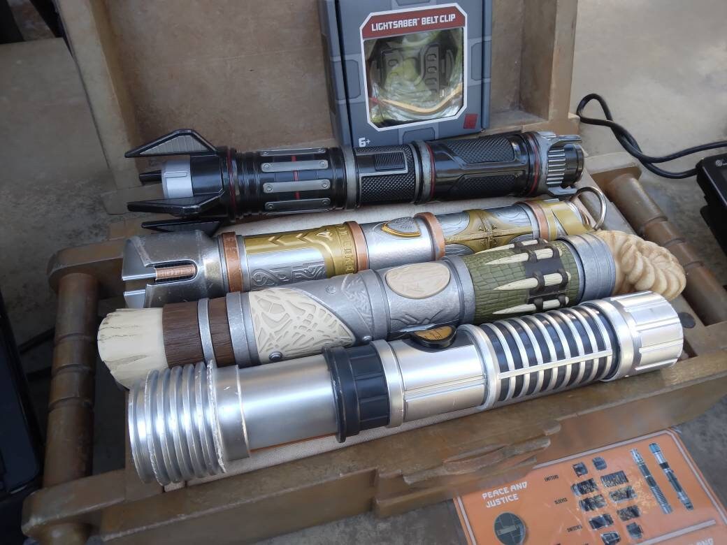 サヴィのワークショップで手作りのカスタムライトセーバーを製作