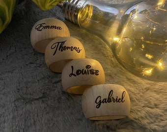 Portatovagliolo in legno personalizzato con nome, decorazione personalizzata da tavolo con anello in legno, arte da tavola, regalo di Natale, compleanno