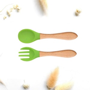 Personalized cutlery in wood and silicone for baby birth... Ideal gift for birth, baptism, birthday Ensemble vert
