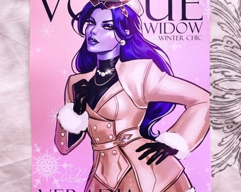 Puede incluir: Una ilustración de portada de revista con el texto "VOGUE WIDOW WINTER CHIC" y el nombre "VERADIA". La obra presenta un personaje con un atuendo de invierno, en tonos rosa y blanco. La estética general es moderna.