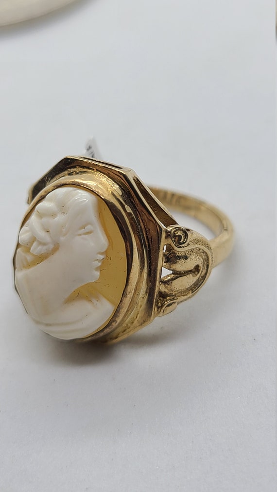 10K Yellow Gold Vintage Cameo Hand Carved Ring