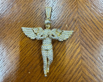 Ciondolo a forma di angelo in argento sterling placcato oro da 54 mm con pietre decorative in zirconia cubica