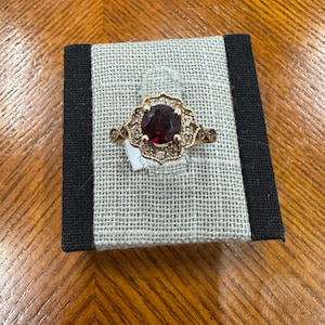 Anello Art Déco vintage in oro giallo 14 carati con granato da 0,80 ct e diamanti da 0,12 ct