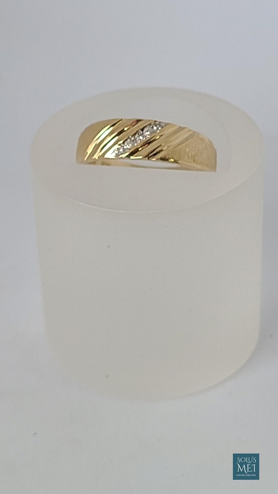 10K Yellow Gold With Diamonds Ring