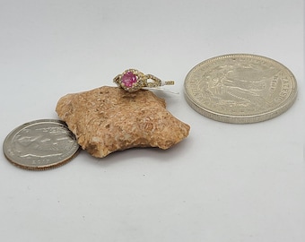 Anillo de diamantes y zafiro rosa de oro amarillo de 14K