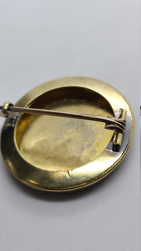 14K Yellow Gold Hand Engraved Brooch - image 3