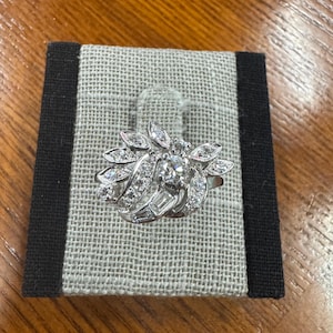 Vintage 14K White Gold .75CTW Diamond Fan Style Ring