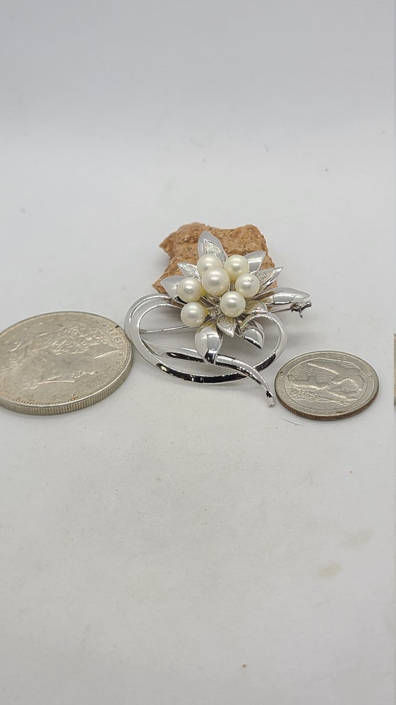 Silver Pearl and Flower Pin