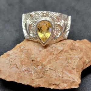 Vintage Sterling Silver 11x8MM Yellow Cubic Zirconia Pear Shaped Band