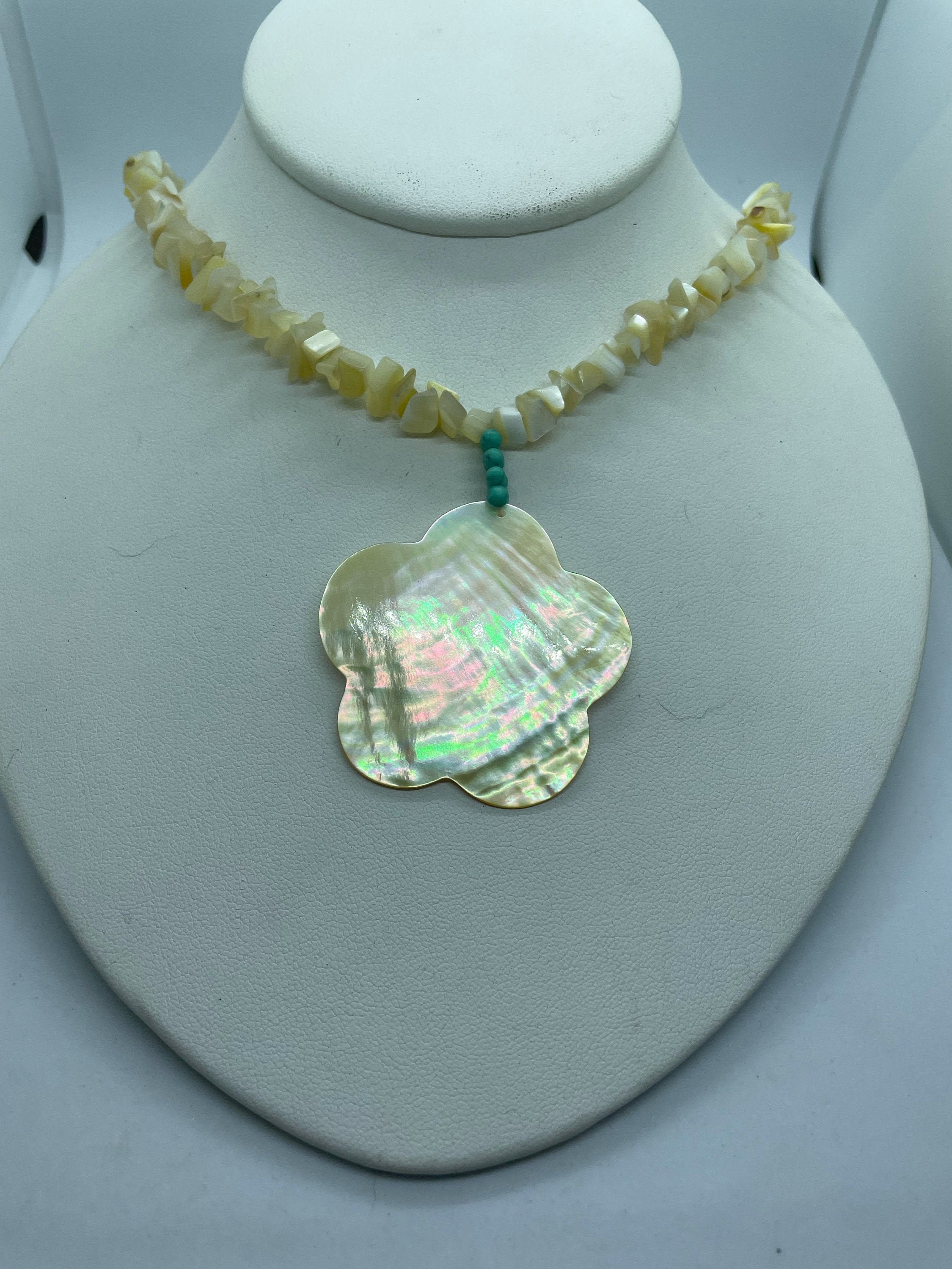Shell flower necklace Clearance