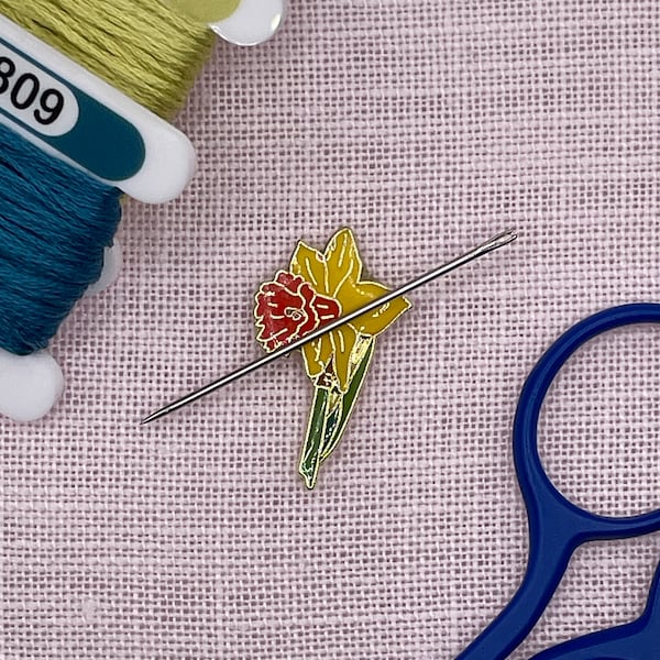 DAFFODIL - Magnetic Needle Minder for Cross Stitch, Embroidery, Sewing and Needlework. A Stitching Essential and Perfect Craft Gift