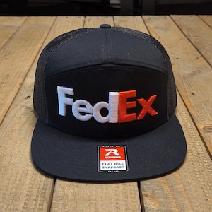 Casquette trucker FedEx – Casquette noire à 7 panneaux Richardson® avec broderie 3D expert