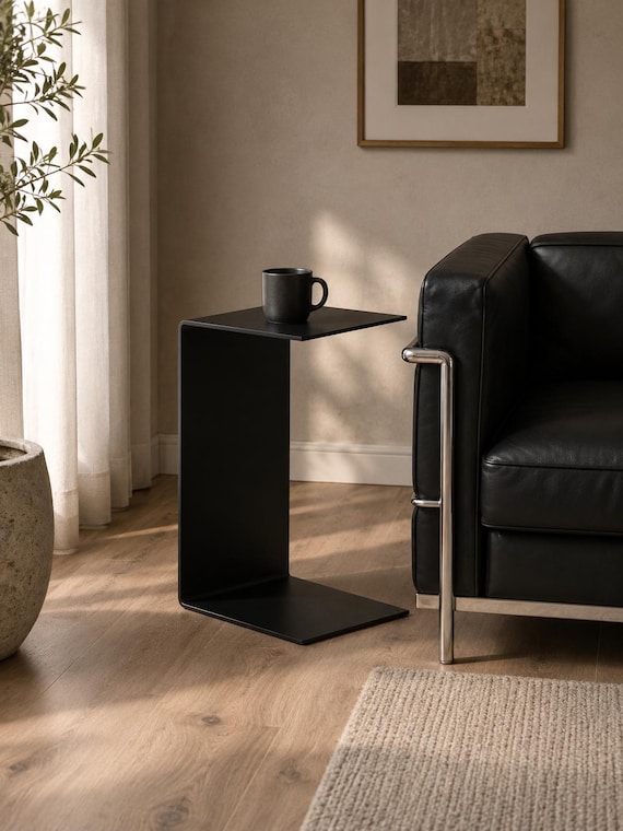 Moderner Beistelltisch aus Aluminium – Minimalistisch & Funktional