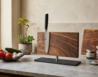 Handcrafted knife block made of solid hardwood with a slate base | Magnetic on one side | JANHO Essential Series – Made in Germany