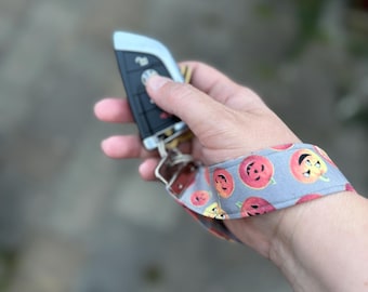 Key Fob Wristlet / Keychain Wristlet / Cute Keychain / Car Key Accessory / Car Key Holder