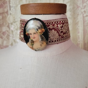 Rococo lady brooch ribbon choker