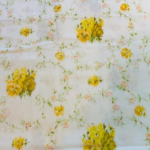 Vintage Pillowcase Set/ Floral Print/ Cotton Poly Blend/ Standard Size/ Vintage Linens