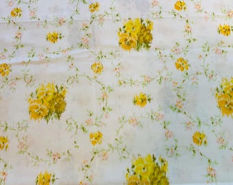 Vintage Pillowcase Set/ Floral Print/ Cotton Poly Blend/ Standard Size/ Vintage Linens