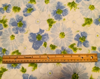 Vintage Twin Size Sheet Set /White with Blue Daisies and Floral Print/Vintage Bedding