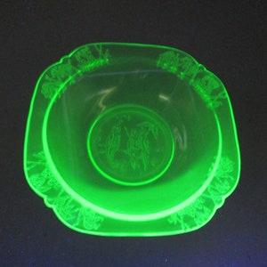 Federal Sylvan Parrot Fruit Bowl