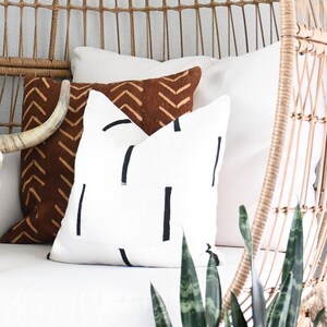 SPIL (Spindle) White Handmade African Mud Cloth | White Mud Cloth With Black Lines | Mudcloth Pillow Case | Black Dash | Striped White