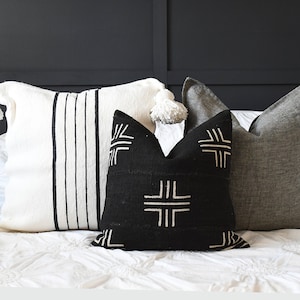 Black white accent pillows hotsell