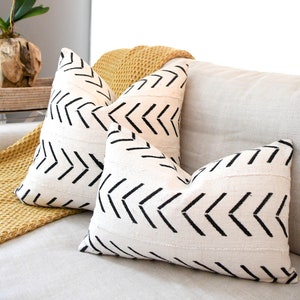 White Handmade African Mud Cloth | White Mud Cloth Black Arrows | Mudcloth Cushion | Mudcloth Pillow Case | Black Arrow | Decorative Pillow