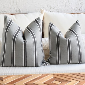 Fronha de algodão BOHO 20x20 | Lance Listrado 18x8 | Capa de almofada decorativa cinza e branca | Fronha listrada cinza | Almofada de fazenda